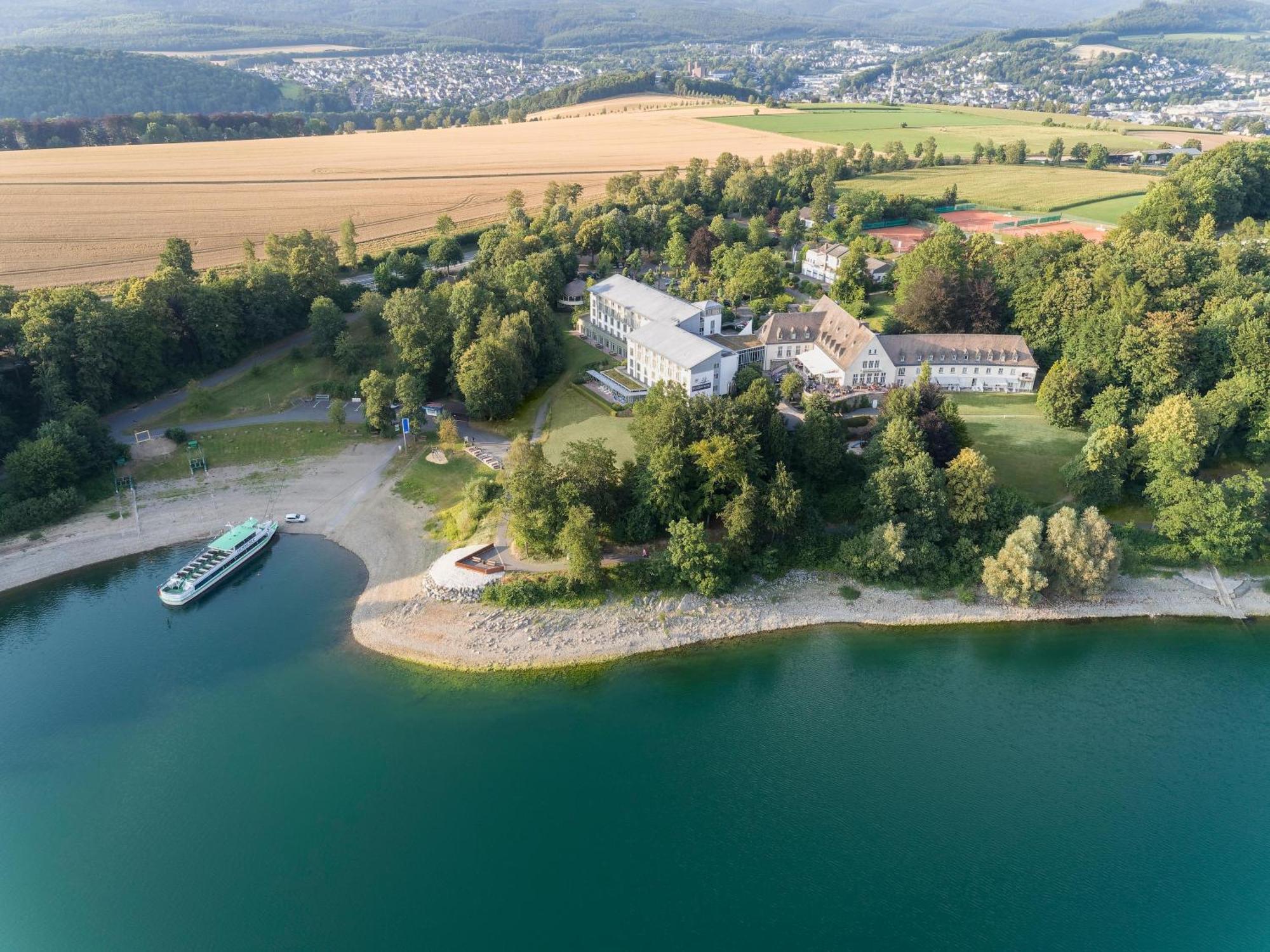 Welcome Hotel Meschede Hennesee Exterior foto